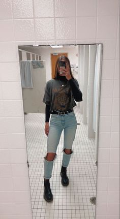 Jessie Murph Concert Outfits, Hipster Woman Outfits, Edgy Fall Outfits Grunge Rocker Chic, Concert Outfit For Cold Weather, Concert Outfit Jessie Murph, Turtle Neck Graphic Tee Outfit, Pop Concert Outfit Ideas Fall, Casual Fall Bar Outfits, Laid Back Concert Outfit