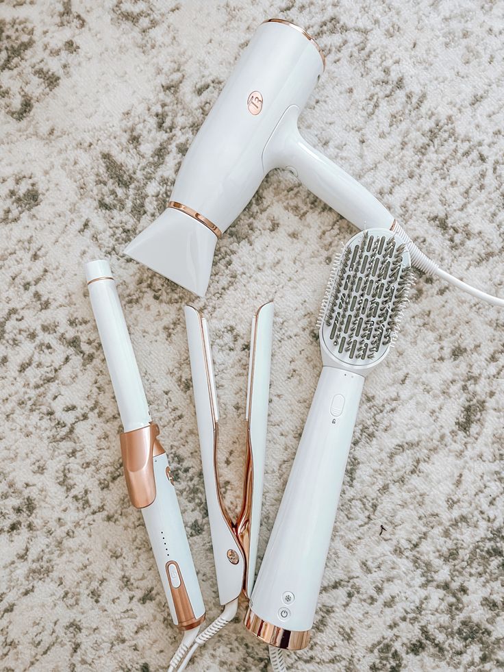 Straightener And Curling Iron, Blow Drying Brush, Travel Hair Tools, Curling Iron Aesthetic, Hair Supplies Aesthetic, Hair Dryer Aesthetic, Hair Straightener Aesthetic, Hair Tools Aesthetic, Hair Straightener Curls