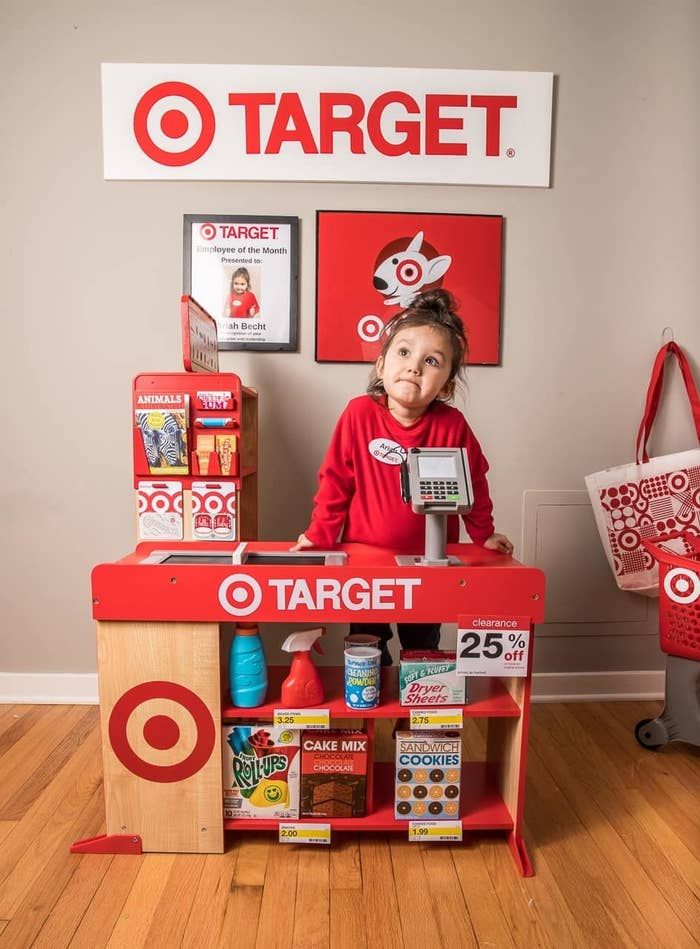 And recently, Milwaukee mom Renée Doby-Becht decided to surprise her 3-year-old by DIY'ing a kid-sized version of her favorite store: Target! This Mom Built Her Kid A Target & Starbucks Playroom (And It's Amazing) Toy Storage Cabinets, Kids Play Store, Playroom Toy Storage, Target Store, Dramatic Play Preschool, Kid A, Dramatic Play Centers, Diy Drinks, Play Centre