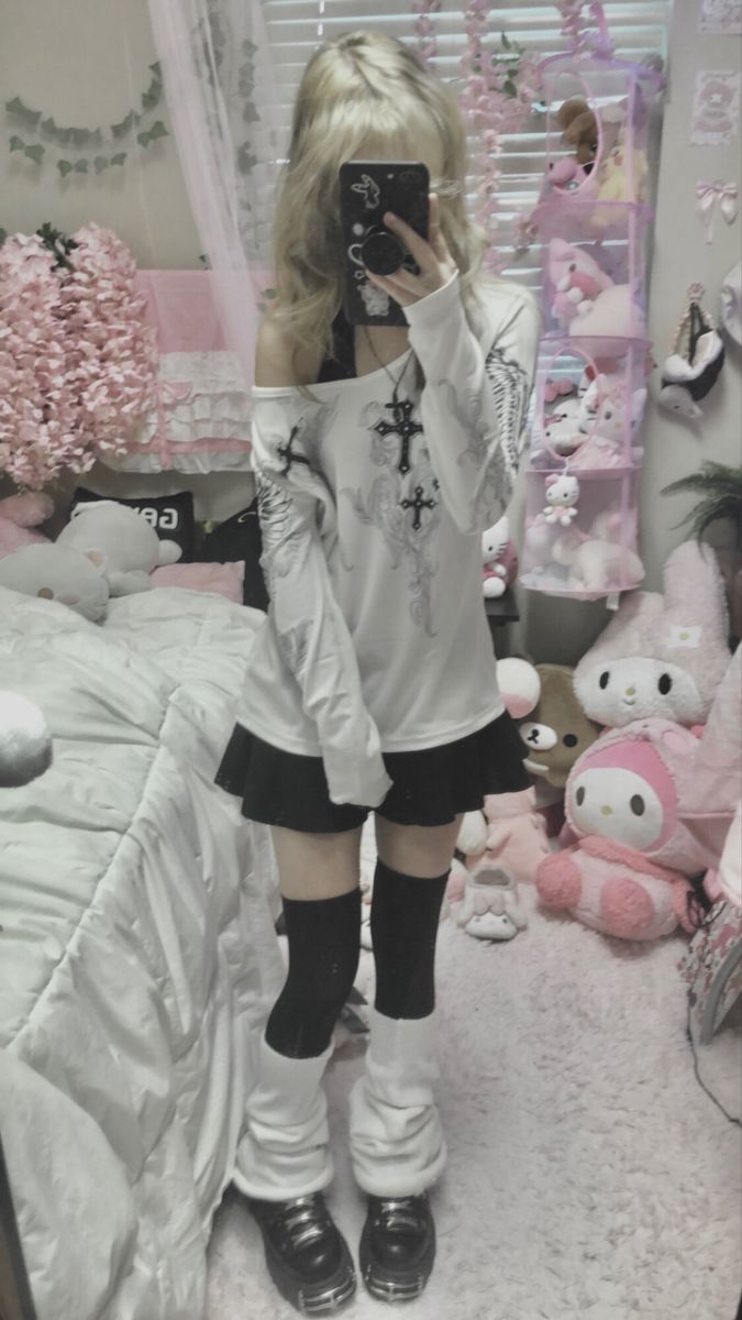 Cute Gore Outfit, Femboy Outfits Aesthetic, Femboy Outfits Cute, Kawaii Outfit Ideas, 일본 패션, 2000s Fashion Outfits, Weird Food, Emo Outfits, Alt Fashion