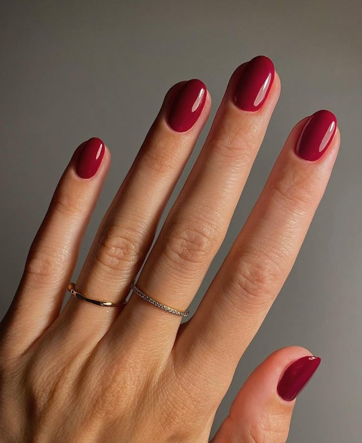 Rounded Acrylic Nails, Short Round Nails, Short Nail Manicure, Nagellack Trends, Lilac Nails, Classy Nail Designs, Simple Gel Nails, Red Nail Polish, Short Nail