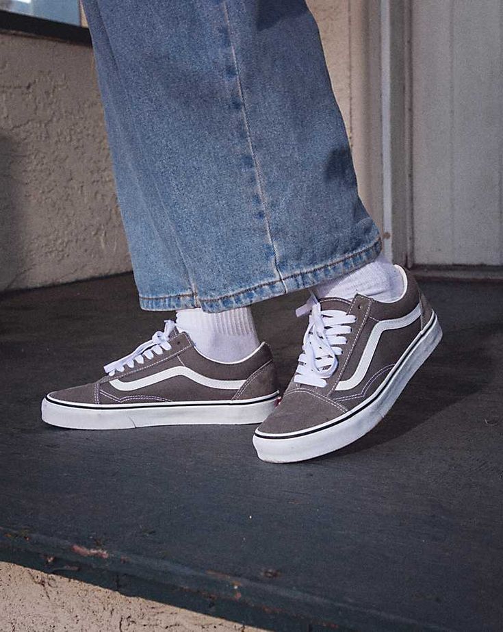 Old Skool Shoe Van Shoes Outfit, Vans Old Skool Outfit Men, Vans Authentic Navy, Vans Old Skool Outfit, Vans Shoes Outfit, Vans For Men, Skater Vans, Vans Aesthetic, Vans Skate Shoes