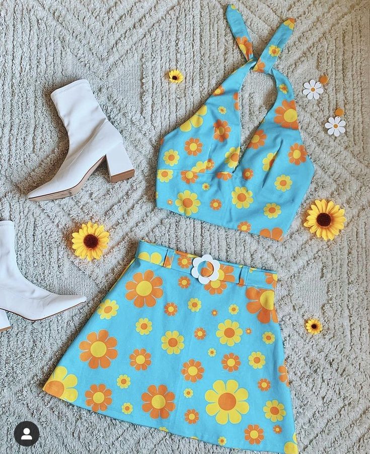 70s Inspired Outfits, 70 Outfits, Birthday Things, Estilo Indie, 70s Inspired Fashion, Music Festival Outfits, Bright Fashion, Colour Ways, Diy Sewing Clothes