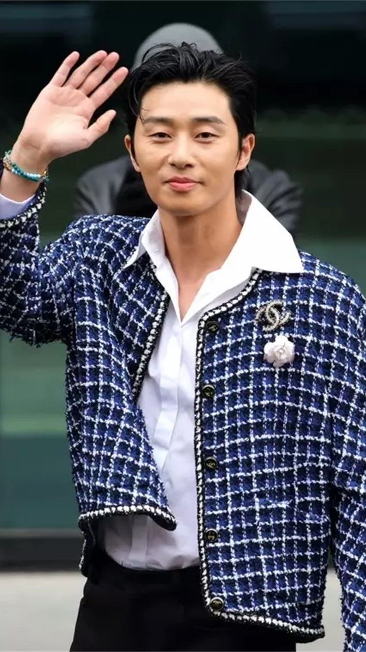 PSJ | Paris Fashion Week | Mar 2023 Chanel Men, Tweed Outfit, Chanel Tweed Jacket, Suit Pin, Chanel Suit, Park Seo Joon, Seo Jun, Chanel Shirt, Chanel Outfit