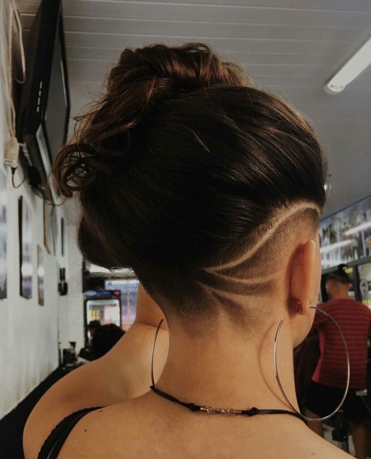 Side Shaved Hair, Side Shaved, Undercut Long Hair, Boy Haircut, Half Shaved Hair, Shaved Hair Designs, Shaved Side Hairstyles, Tattoos For Girls, Bald Hair