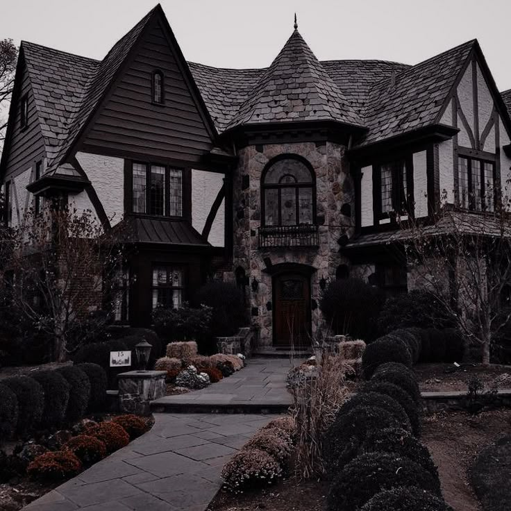 Pin by 🌹 on aes | exteriors. | Building aesthetic, Gothic house, Dark house