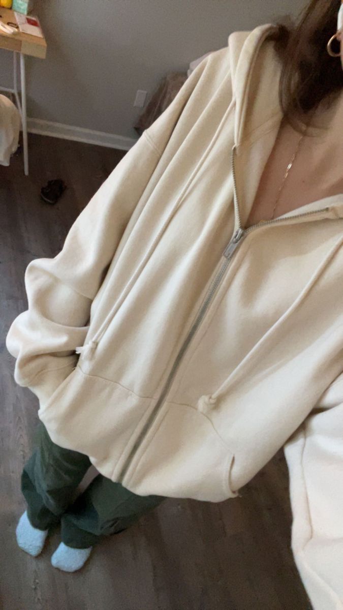 Brandy Jacket Outfit, Beige Zip Up Outfit, Cream Zip Up Outfit, Yellow Zip Up Hoodie Outfit, White Hoodie Outfit Aesthetic, White Hoodie Outfits, Cream Hoodie Outfit, White Zip Up Hoodie Outfit, Zip Up Outfits