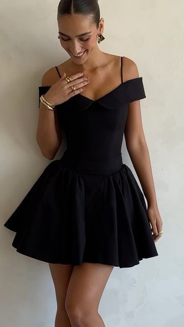 Birthday Dress Corset, Bridesmaid Short Dresses Ideas, Classy Prom Dresses Short, Spain Dress, Graduate Dress, Winter Prom Dresses, Black Graduation Dress, Mini Dress Outfit Party, Russian Salad