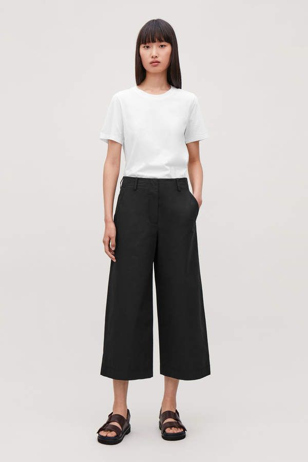 Chunky Leather Sandals, Elizabeth Suzann, Utilitarian Style, Only Jeans, Cropped Jumpsuit, Wool Shop, Cotton Trousers, Black Trousers, Modern Dress