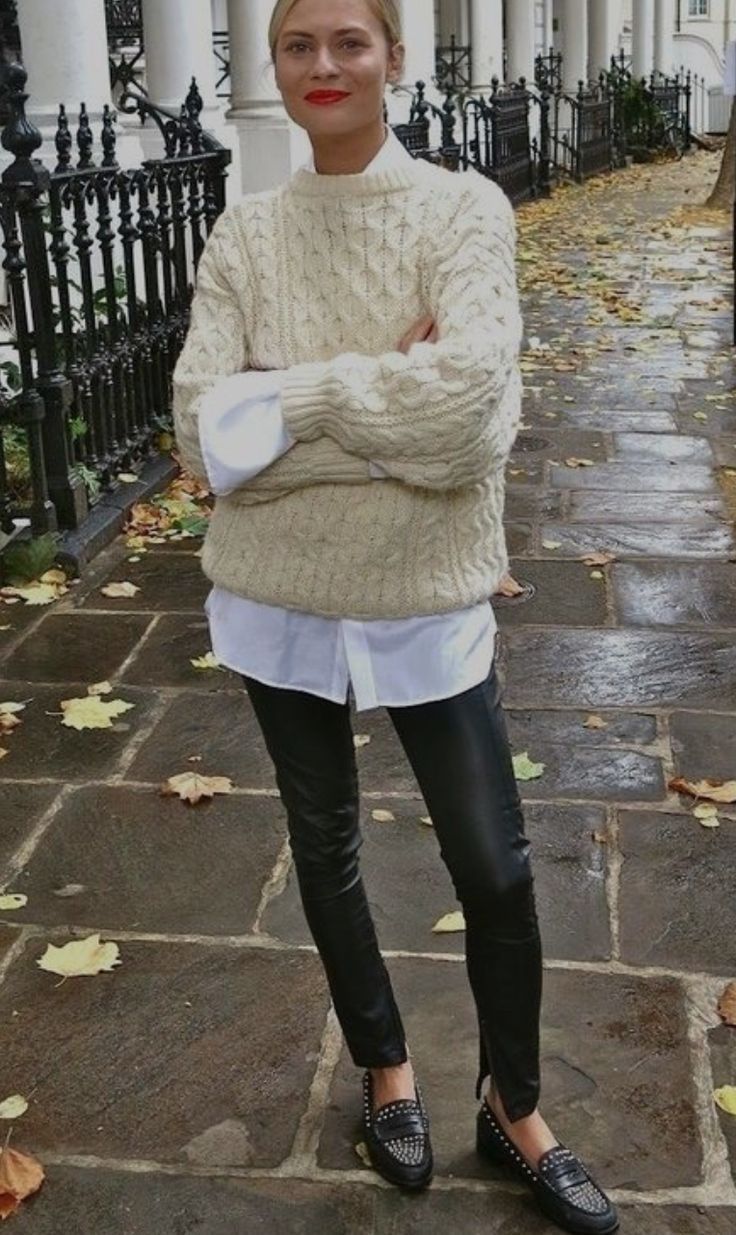 Pants 2020, Pants Trend, Look Legging, Black Leather Leggings, 2020 Trends, Looks Street Style, Mode Inspo, Looks Chic, White Sweater