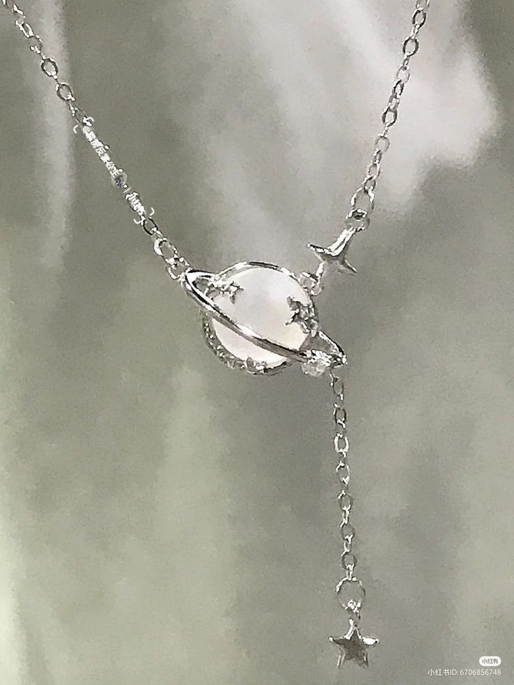 Necklesses Aesthetic, Accessories Aesthetic Necklace, Silver Necklaces Aesthetic, Colares Aesthetic, Moon Jewelry Silver, Edgy Necklace, Aesthetic Necklace, Edgy Jewelry, Pretty Jewelry Necklaces