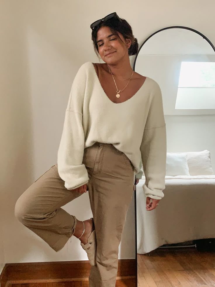 Casual Outfits Neutral Colors, Neutral Outfits For Women, Neutral Casual Work Outfit, Relaxed Neutral Outfits, Neutral Outfit Women, Neutral Trendy Outfits, Cute Neutral Outfits Aesthetic, Elevated Classy Outfit, Neutral Outfit Ideas Casual Summer