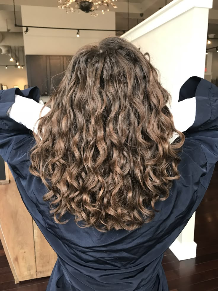 Hair Motivation, Hair Aesthetic, Wavy Curly Hair, Curly Hair Inspiration, Curly Hair With Bangs, Permed Hairstyles, Hair Updo, Curly Hair Tips, Curly Hair Cuts