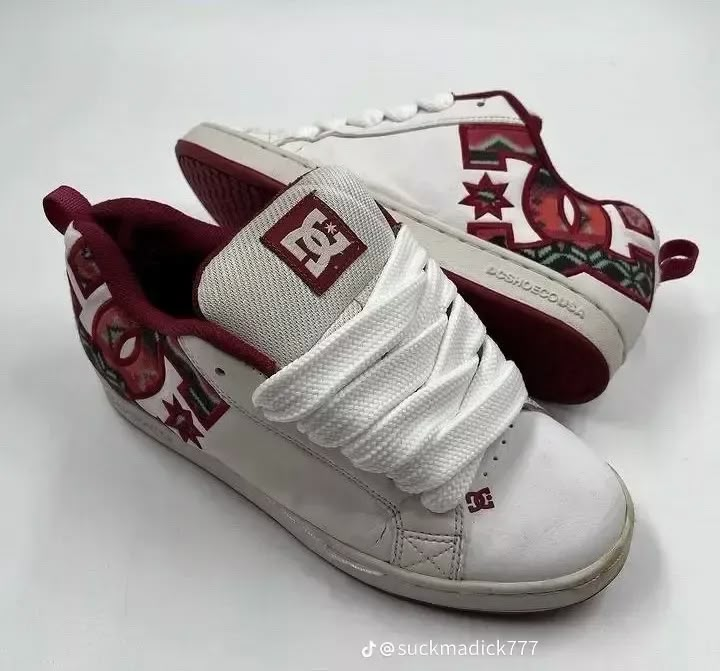 Pretty Shoes Sneakers, Hype Shoes, New Rock, Shoe Inspo, Girly Shoes, Aesthetic Shoes, Swag Shoes, Swaggy Outfits, Dc Shoes