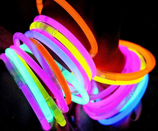 glowing neon colored bracelets in the dark