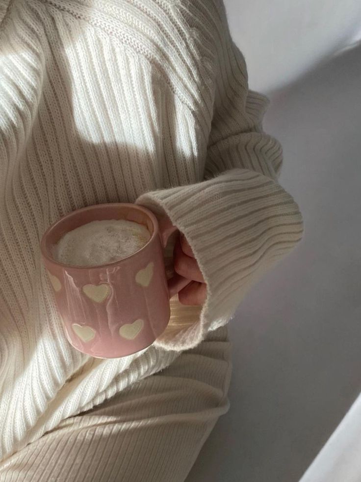 Mug, cozy, Desain Quilling, Pink Coffee, Pretty Mugs, Pink Starbucks, Soft Girl Aesthetic, Pink Life, Cozy Aesthetic, Pink Girly Things, Pink Vibes