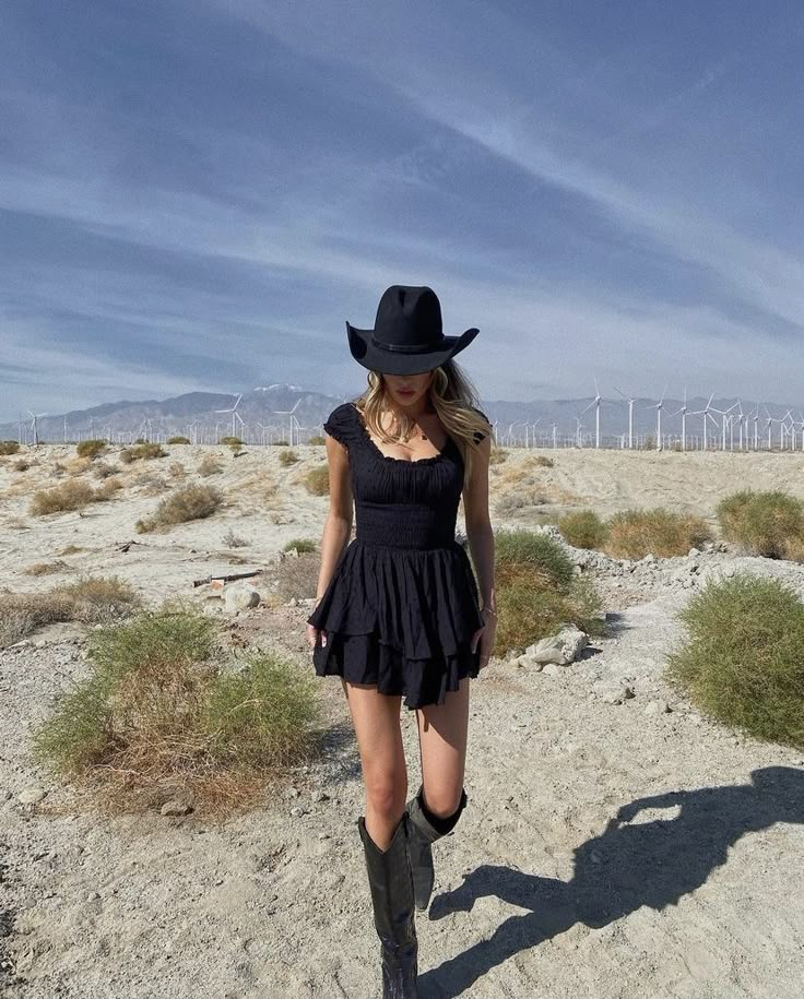 Black Cowgirl Boots Outfit, California Cowgirl, Stampede Outfit, Vestidos Country, Dress And Cowboy Boots Outfit, Black Cowboy Boots Outfit, Black Cowgirl Boots, Botas Western, Cowgirl Boots Outfit