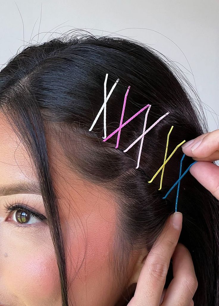 How To Put Barrettes In Hair, Colorful Bobby Pins Hairstyles, How To Style Bobby Pins, Cute Hairstyles With Bobby Pins, Cutesie Hairstyles, Bobby Pin Hairstyles For Short Hair, Pins In Hair, Bobby Pins Hairstyles, How To Style Barrettes