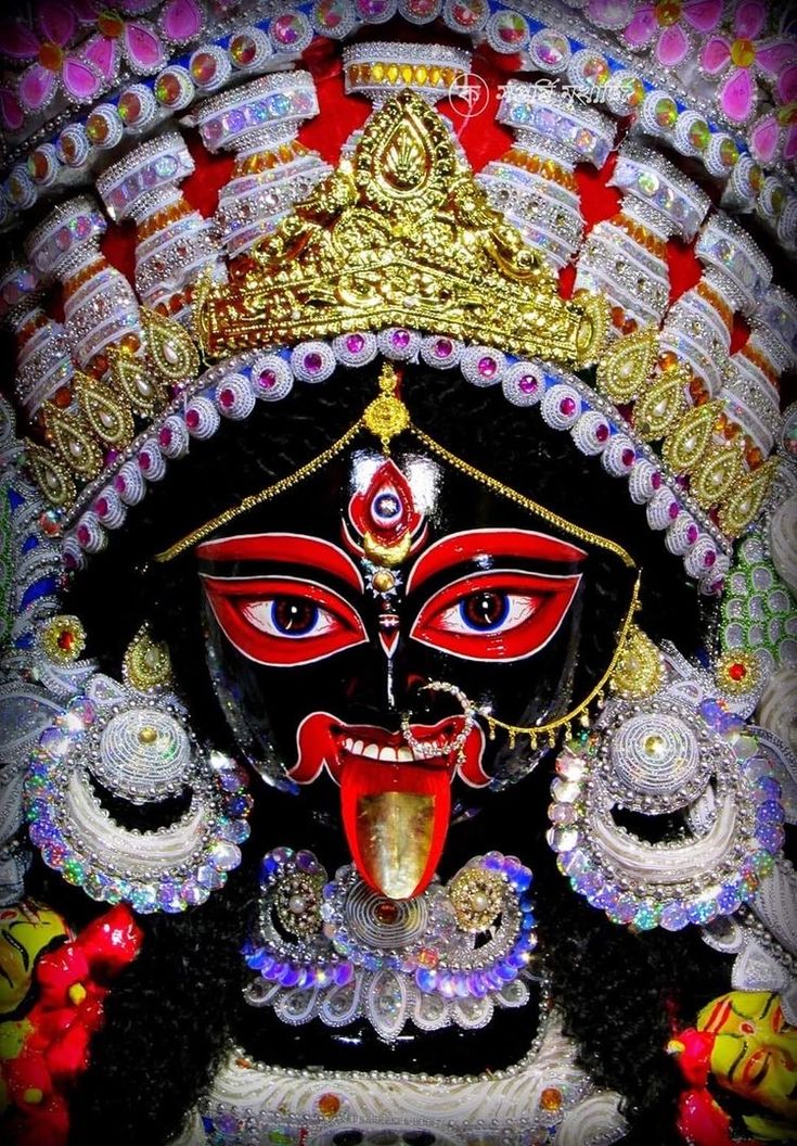 Goddess Kali is one among ten Wisdom Goddesses (Dasa Maha Vidya). Kali is the emblem of eternal time, and her supreme energy can bring remarkable changes and help you break free of limitations, eventually leading to success. Maa Kali Photo, Kali Picture, Durga Maa Paintings, Maa Kali Images, Goddess Kali Images, Mother Kali, Dove Pictures, Kali Mata, Goddess Kali