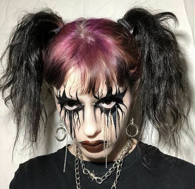 @TrashySoda Soft Grunge Makeup, Makeup Emo, Grunge Girl Aesthetic, Corpse Paint, Punk Makeup, Alt Makeup, Emo Makeup, Alternative Makeup, Edgy Makeup