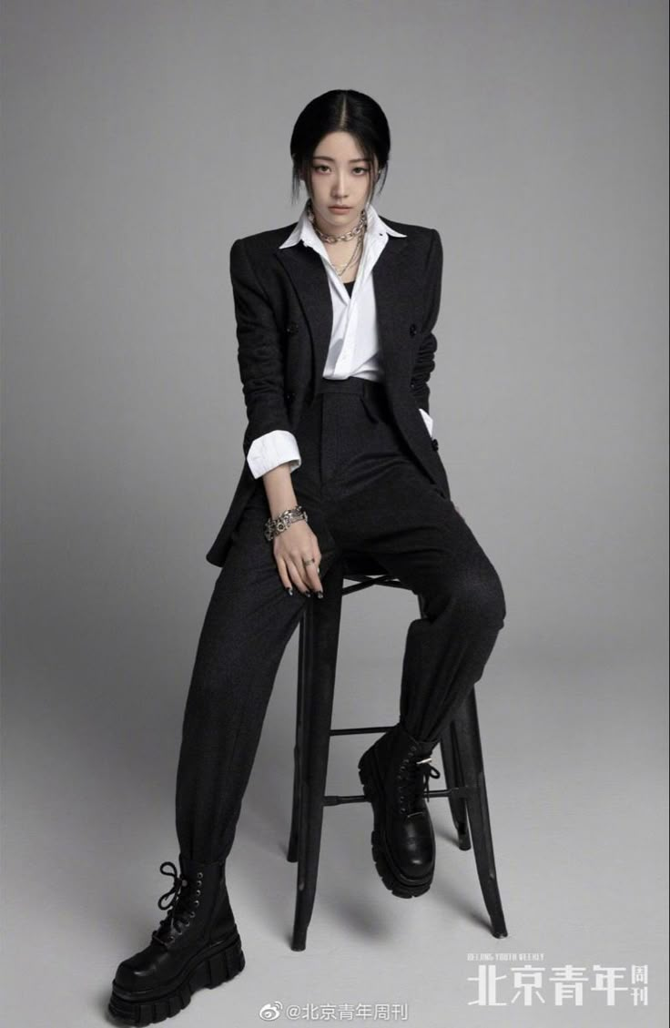 Tomboy Suit, Woman In Suit, Woman Suit Fashion, Foto Poses, Tomboy Outfits, Tomboy Style Outfits, Tomboy Fashion, Kpop Fashion Outfits