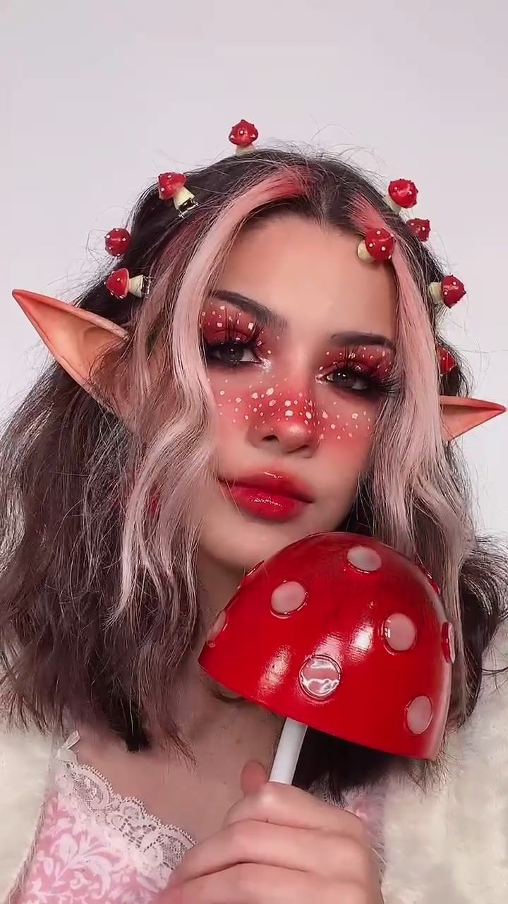 Ren Faire Mushroom Makeup, Short Faerie Hair, Mushroom Crochet Outfit, Mushroom Fairy Makeup Looks, Original Costume Ideas Women, Mushroom Makeup Ideas, Pixie Makeup Fairies, Mushroom Inspired Makeup, Ren Faire Fairy Makeup