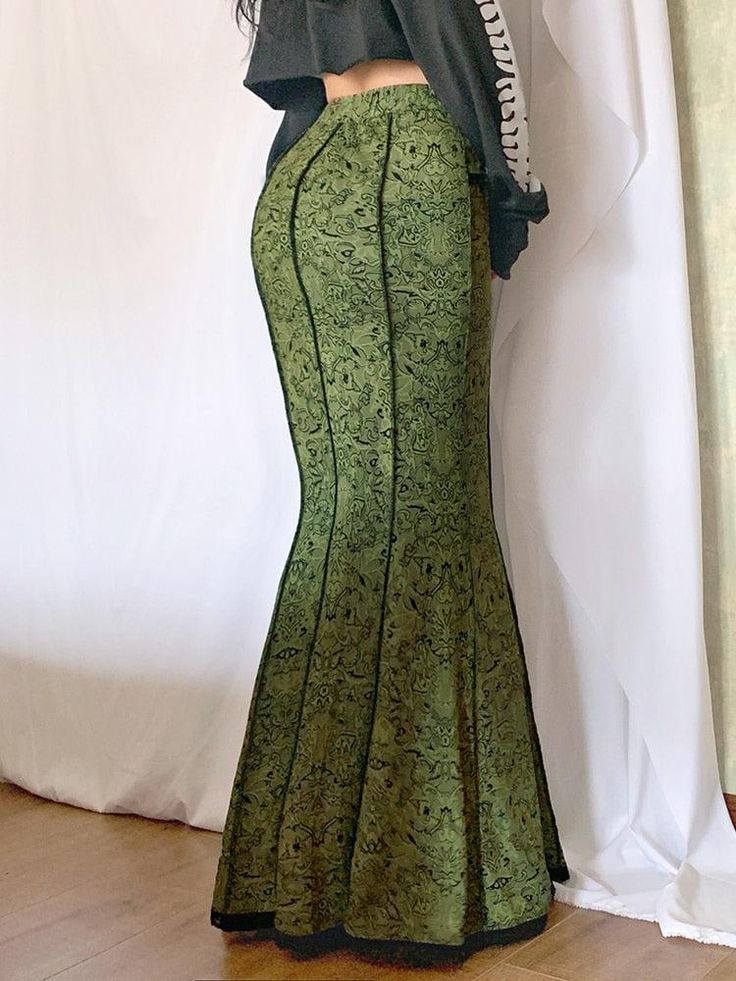 Evoke an aura of yesteryears with this green maxi skirt. Exquisite lace detailing graces this slim-fit piece, infusing a sense of romantic charm. Crafted from polyester, it touts a high waist design with an elasticated band, promising a snug, flattering fit. A harmonious blend of vintage allure and modern comfort, ideal for spring soirees. Vintage style Slim fitting Elasticated waistband Polyester High waisted Lace details Skirts Aesthetic, Mermaid Skirts, Fitted Maxi Skirt, Green Maxi Skirt, Steampunk Skirt, Estilo Hippie, Long Skirts For Women, Floral Maxi Skirt, Mermaid Skirt