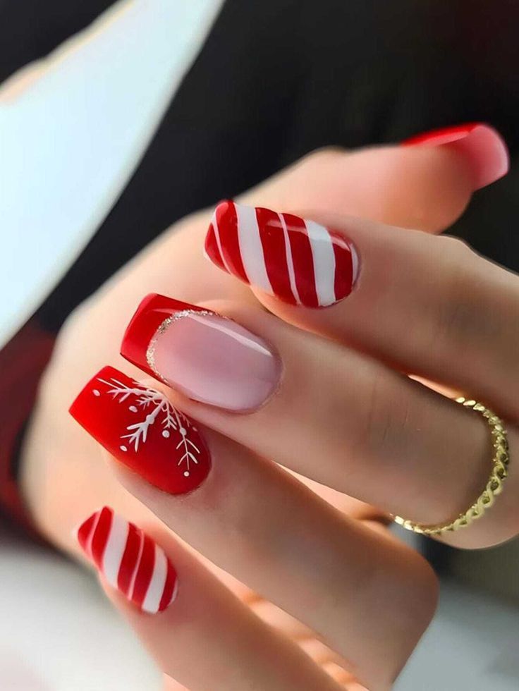 Best Nails Designs | Top Trendy Nails Art | Christmas Nails 2023 Valentine Nails, Cute Christmas Nails, Manicure Tips, Stick On Nails, Xmas Nails, Christmas Nail Designs, Christmas Nail, Christmas Nail Art, Nail Arts