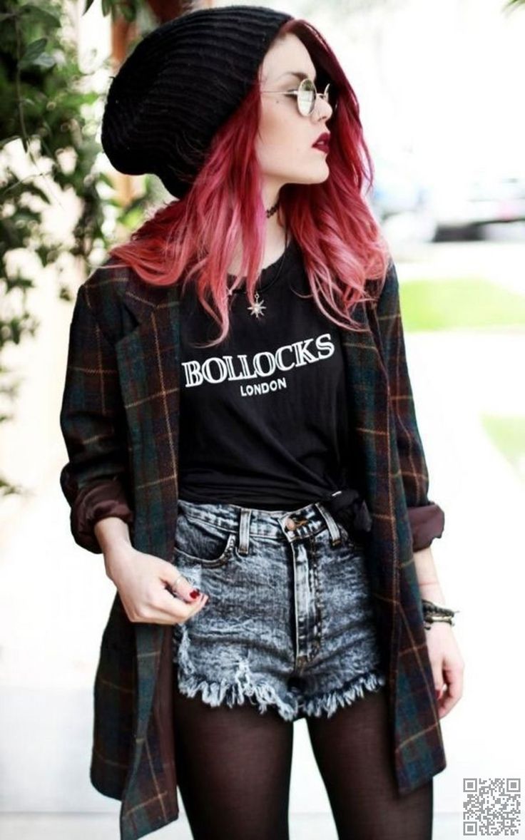 #Hipster Clothing That's #Actually Worth #Wearing ... →  #Fashion #Dress Moda Grunge, Look Grunge, Punk Looks, Scene Girl, Black Tees, Hipster Grunge, Look Rock, Hipster Outfits, Grunge Look