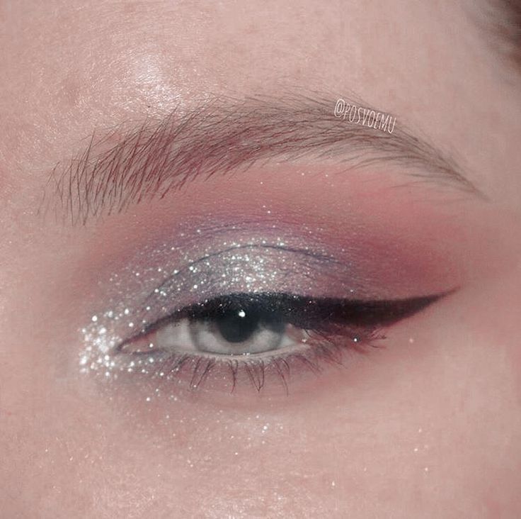 Irredescent Eye Makeup, Gliterry Eye Makeup, Glittery Prom Makeup, Silver And Pink Makeup, Glittery Eyeshadow Looks, Space Themed Makeup, Ethereal Eye Makeup, Euphoria Aesthetic Outfits, Glitter Eye Makeup Looks