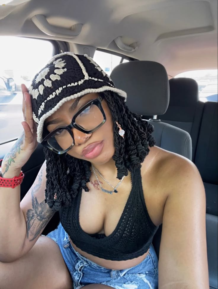 Locs And Bucket Hats, Beanies With Locs, Beanie Over Locs, Bucket Hat With Locs, Natural Hairstyles With Beanie, Loc Styles With Hats, Locs And Beanies, Locs With Hats Women, Beanie With Locs