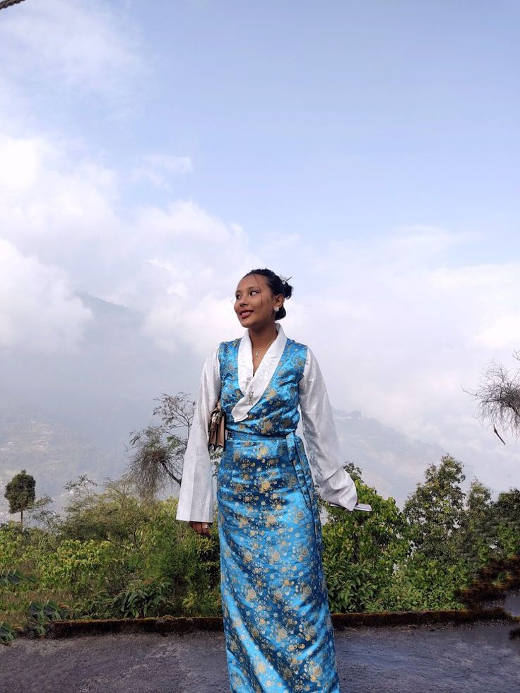 Nepali Bakkhu Dress, Sherpa Dress Nepal, Bakhu Dress Of Sikkim, Tibetan Chuba Dress, Nepali Dress Aesthetic, Nepali Dress Traditional, Chupa Tibetan Dress, Culture Day Outfits, Chuba Dress