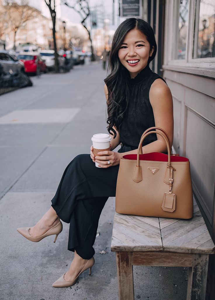 Black Sleeve Top, Black Wide Leg Pants & Prada Saffiano Cuir Tote Neutral Work Outfit, Prada Bag Saffiano, Professional Outfit, Bag Styles, Prada Tote Bag, Travel Luxury, Bag Prada, Women Purse, Black Wide Leg Pants