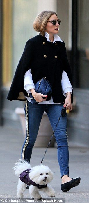 olivia palermo Autumn Outfits Big Bust, Canada Goos, Cape Coat Outfit, Black Cape Coat, Cape Outfit, Ripped Denim Jeans, Olivia Palermo Style, Denim Jeans Ripped, Black Cape