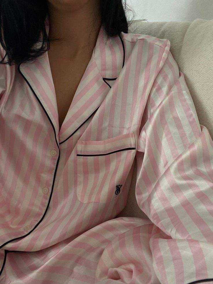 Victoria Secret Pyjamas, Pijama Satin, Victoria's Secret Aesthetic, Vs Pajamas, Pajamas Aesthetic, Pijamas Women, Pyjama Satin, Cute Pjs, Mode Zara