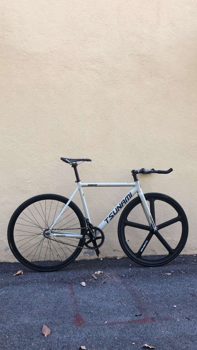 a bike leaning against a wall on the street