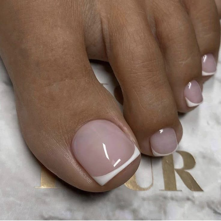 French Feet Nails Design, French Tip Nails Toe Nails, French Nails Feet Design, French Pedicure Designs Toenails Summer, Toenail French Tip Designs, French Nail Toes, Pink Tip Pedicure, French Feet Nails, Toe Nails Ideas French Tip