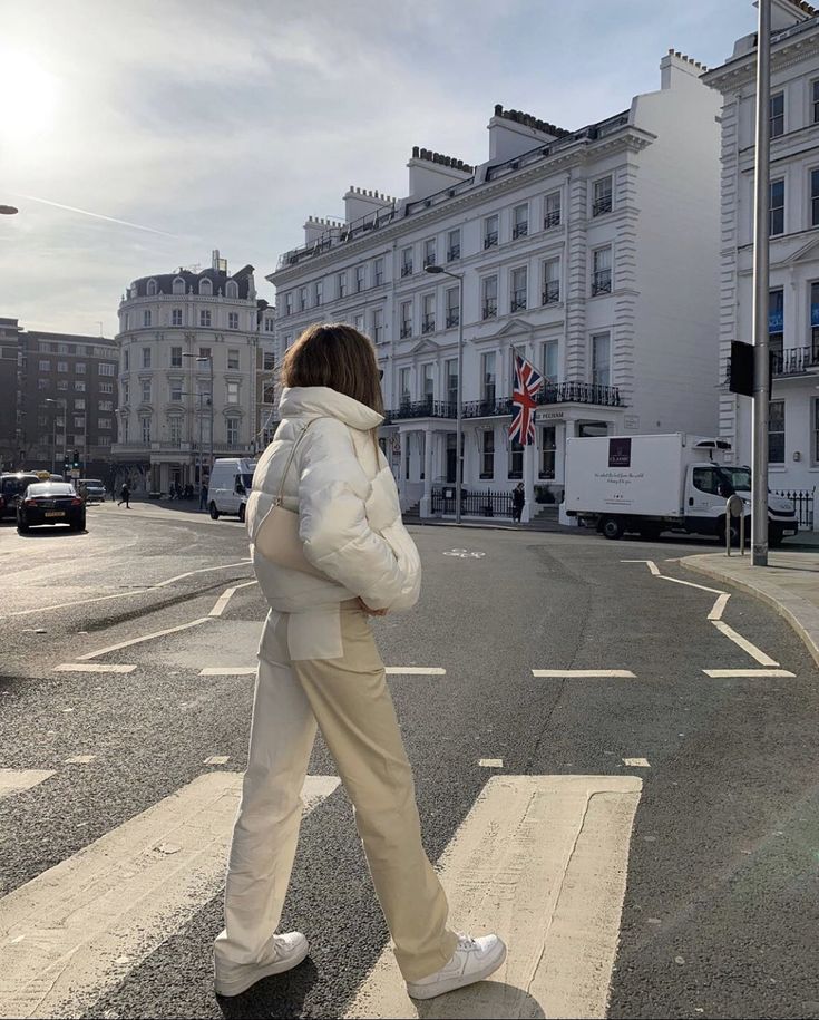 White Puffer, Foto Poses, Winter Fits, Mode Inspo, Mode Vintage, Look At You, Up Girl, Winter Fashion Outfits, Cute Casual Outfits