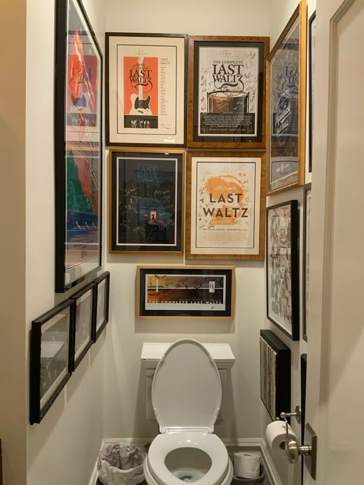 Separate Toilet Room Decor, Downstairs Toilet Gallery Wall, Downstairs Toilet Picture Wall, Gallery Wall Powder Room, Photo Wall Bathroom, How To Decorate A Men’s Bathroom, Powder Room Gallery Wall, Fun Bathroom Ideas Creative, Toilet Room Art