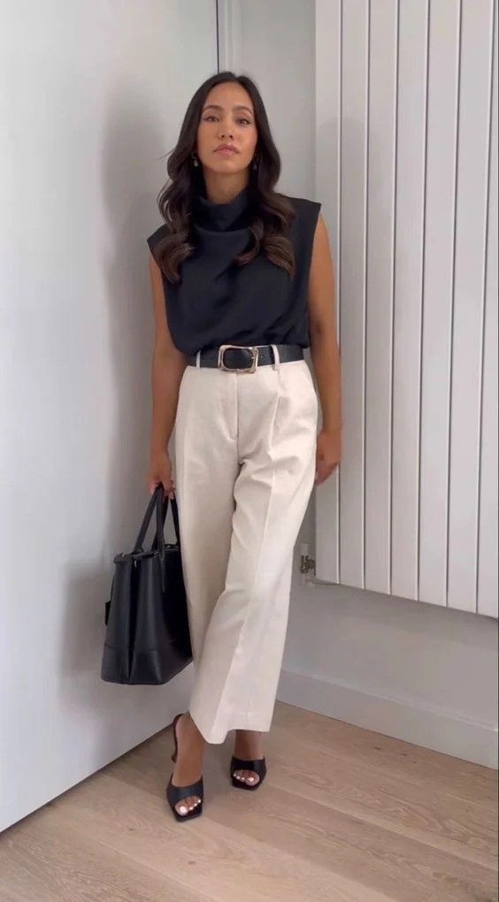 Modern Style Outfit Women, Business Blouses For Women, Short Sleeve Business Casual, Women Business Attire Summer, Summer Work Outfits Professional, Finance Girl Aesthetic Outfit, Business Casual Aesthetic Outfits, Finance Girl Outfit, Trendy Corporate Outfits