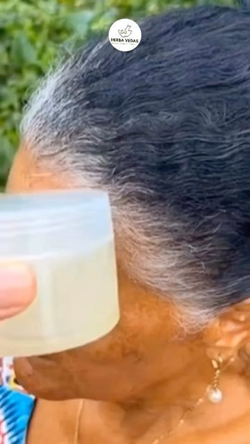 Hair Problems Solutions, 60 Year Old Hairstyles, Grey Hair Remedies, Grey Hair With Bangs, Haircare Routine, Old Hairstyles, Wholesome Recipes, Natural Gray Hair, Sassy Hair