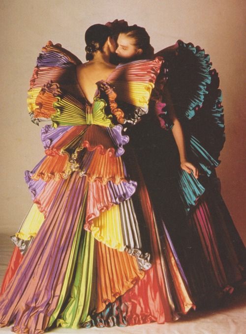 misscheriedior: Roberto Capucci Gowns, 1985 Photographed by Fiorenzo Nicolli Roberto Capucci, Fashion 1980s, Green Inspiration, 1980s Fashion, Fashion Details, Couture Fashion, Look Fashion, Wearable Art, Runway Fashion