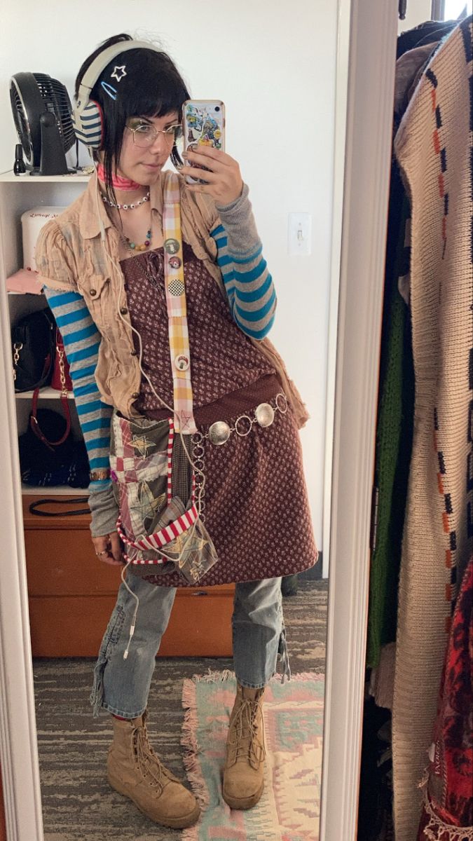 Overaccessorized Outfits, Twee Whimsy Outfits, Unmatched Outfits, Tweemo Style, Lampcore Outfit, Maximalism Fashion Aesthetic, Cluttered Outfit, Funky Clothes Aesthetic, Cluttercore Outfit