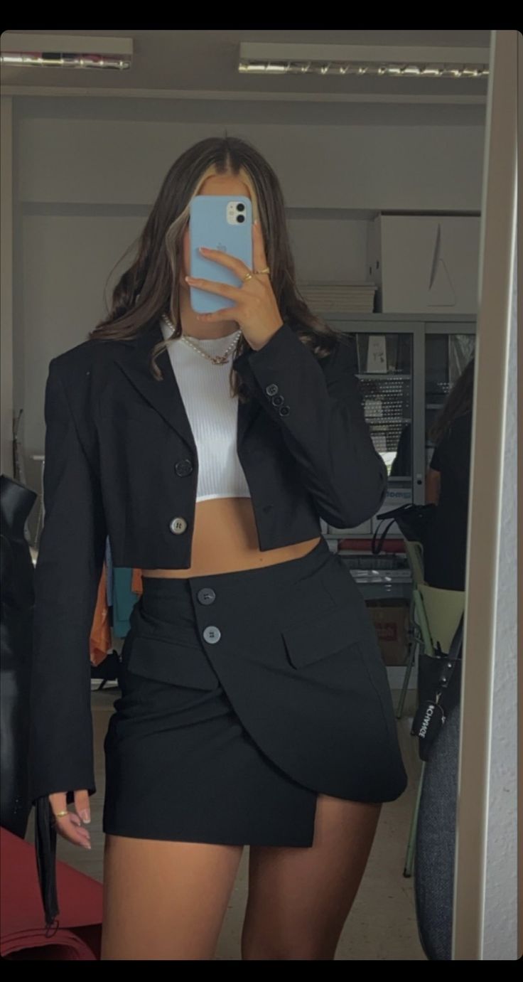 Crop Blazer And Skirt Outfit, Cropped Blazer Skirt Outfit, Cropped Blazer With Skirt, Formal Sport Mujer, Black Cropped Blazer Outfit, Crop Blazer And Skirt, Fits With Skirts, Blazer Skirt Outfit, Cropped Blazer Outfit