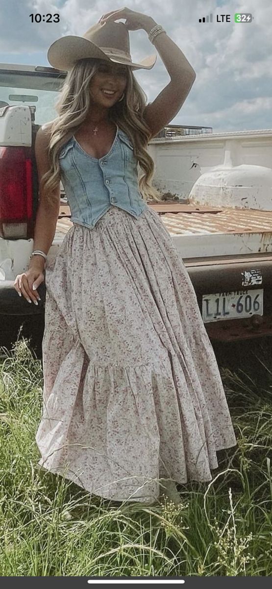 Cowgirl Ranch Outfit, Cowgirl Outfits For Pregnant Women, Fall Outfits Cowgirl, Long Dress Western Outfits, Women Ranch Outfits, Cowboy Dress Outfit, Western Outfits Women Fancy, Western Formals Women, Western Chic Fashion Dressy