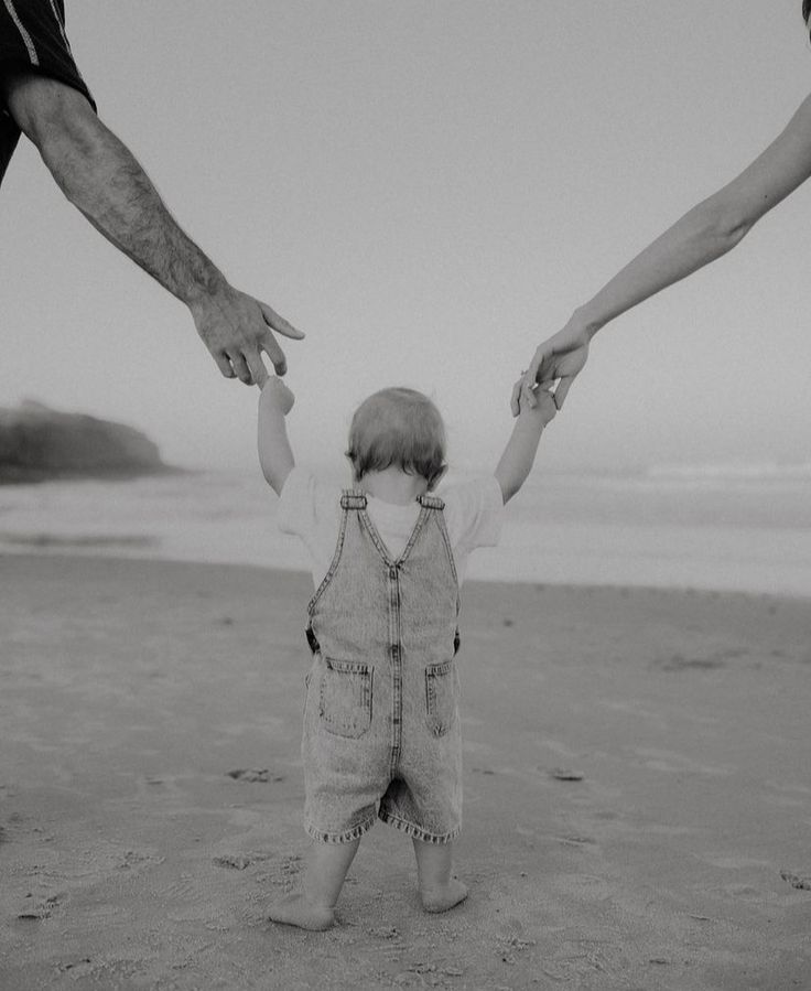 Black Outfit Beach Pictures Family, Family Of 3 Beach Photoshoot, Editorial Family Beach Photoshoot, Beach Photoshoot Ideas Family Of 3, Beach Family Christmas Photos, Winter Beach Family Photoshoot, Family Beach Photos With Baby, Beach One Year Old Pictures, Family Beach Photoshoot Ideas