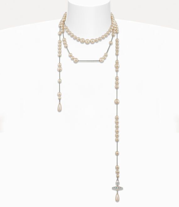 Inspired by an archival piece, the silver-tone Broken Pearl necklace contrasts 50s-inspired classic pearls with an iconic punk 'broken' effect. Luxury Pearl Drop Necklace, Luxury Pearl Charm Necklace For Evening, Luxury Pearl Drop Necklace For Evening, Luxury Pearl Chain Necklace For Evening, Luxury Pearl Charm Necklaces For Evening, Pearl Necklace Outfits, Broken Pearl Necklace, P Signature, 1987 Fashion