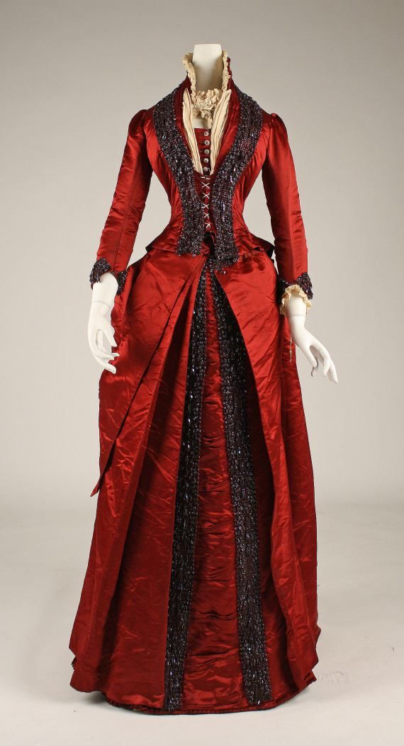 Late 1870s Silk Dinner Dress.(Met Museum) 1870s Dress, 1870s Fashion, 1800s Fashion, Bustle Dress, 19th Century Fashion, Long John, Victorian Clothing, Antique Dress, Vintage Gowns