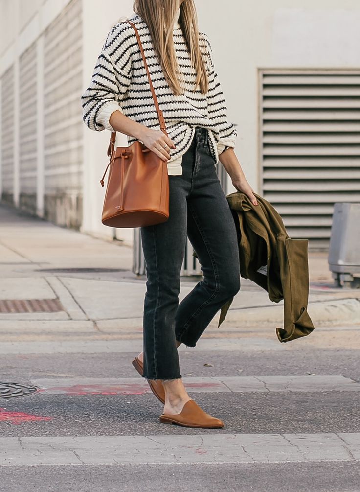 Striped Sweater Fall Outift | LivvyLand Striped Sweater Outfit, High Waisted Jeans Outfit, Austin Fashion, Mum Fashion, Nashville Outfits, Boho Fashion Summer, Sweater Outfit, Outfit Inspiration Fall, Style Blogger