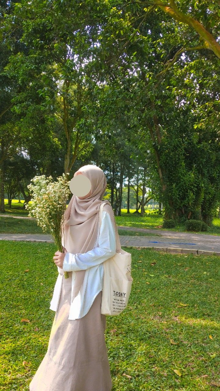 Aesthetic Muslimah Outfit, Muslimah Outfit Ideas Simple, Outfit Muslimah Aesthetic, Outfit Hijab Syari Casual, Baju Muslim Korean Style, Hijab Dress Simple, Ootd Syari Casual, Ootd Ngampus Hijab, Muslimah Outfit Ideas